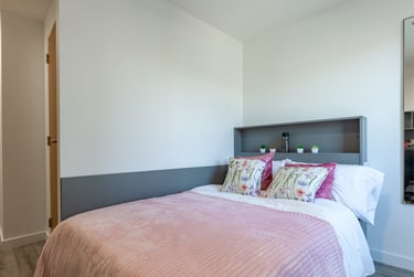 Premium En Suite at Oldway Centre, 39 High Street, City Centre, Swansea, SA11LA - Image 1
